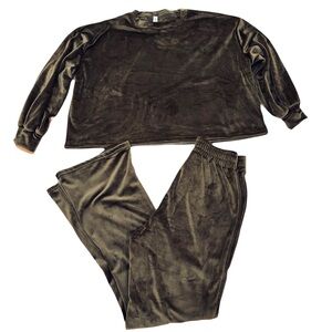 Women’s Kimberly Tracksuit Pantsuit matching set Size Medium Brown Plush Soft